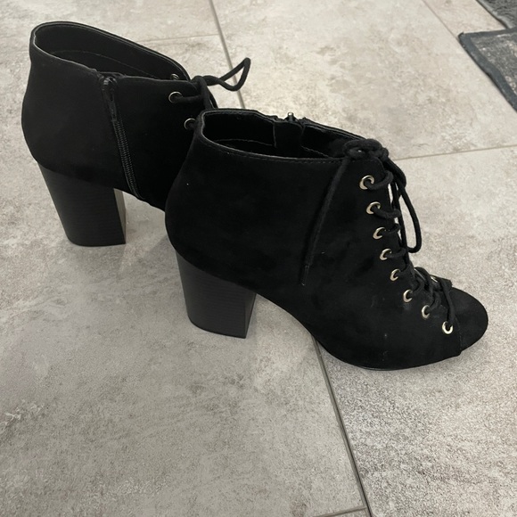 APT 9 black high heel tie up shoes booties SZ 9 - Picture 2 of 6